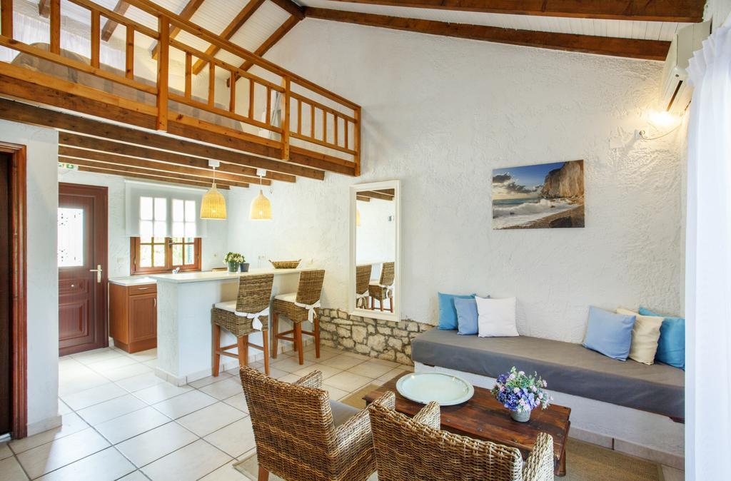 Glyfada Beach Villas Longós 객실 사진